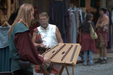 Guy playing a hammer dulcimer and not messing up, even better!